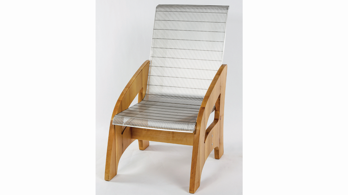 Chaise design bois et grille électro-soudée www.slotdesign.fr - <p>Chaise design bois et grille électro-soudée <a href=