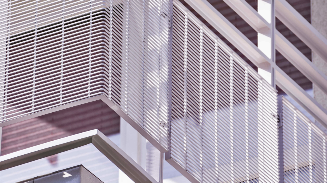 Balcons en SLOT thermolaqué garde-corps architectural www.slotdesign.fr - <p>Balcons en SLOT thermolaqué garde-corps architectural <a href=