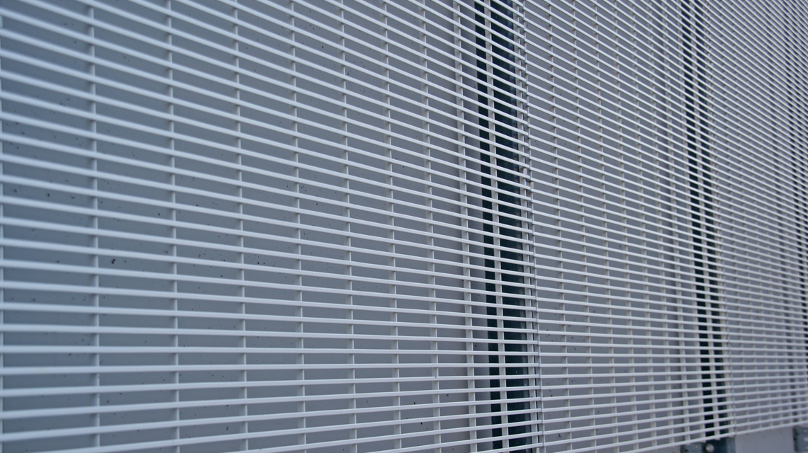 Façade architecturale grille électro-soudée double peau INOX thermolaquée www.slotdesign.fr